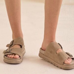 Poetry Buckle Sandles